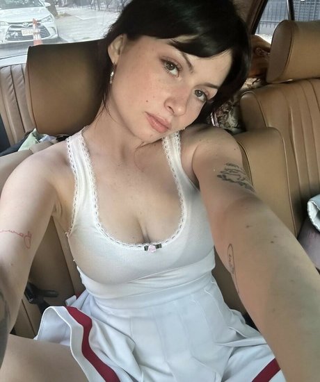 Willow Avalon adult star image