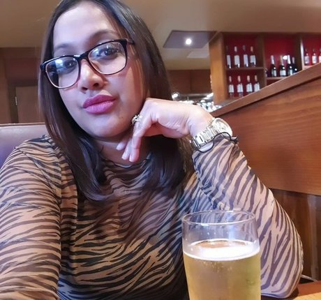 Scarlet Vixen model pornographic image