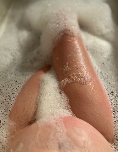 RandomJocelyn nudes model picture