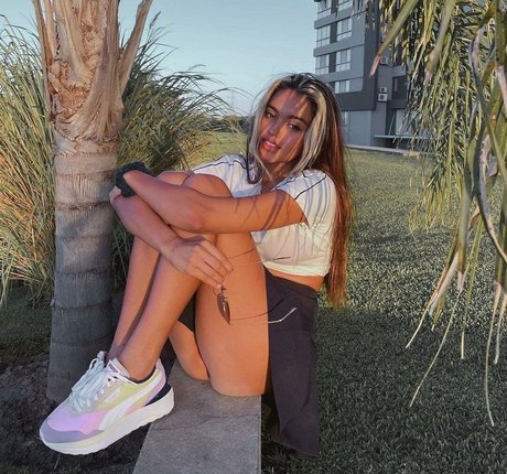 Maia Reficco nude model photo