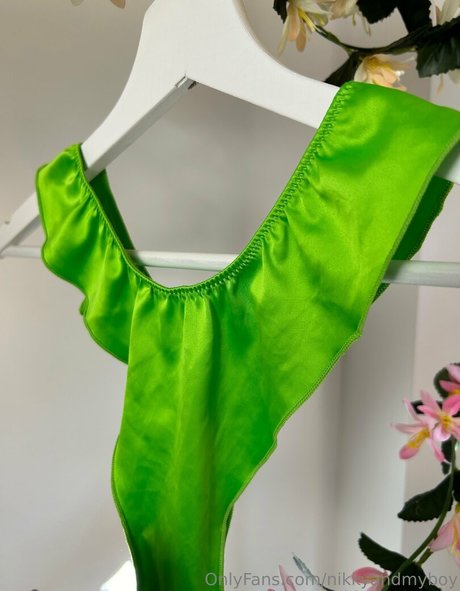 petitenikky free pornstar photo