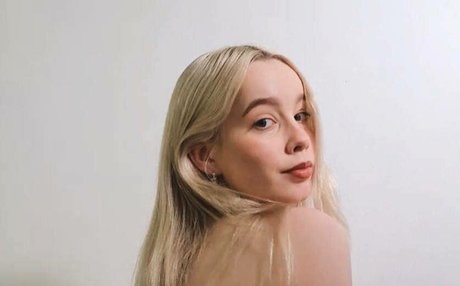 deni__dragons__ pornstar pic