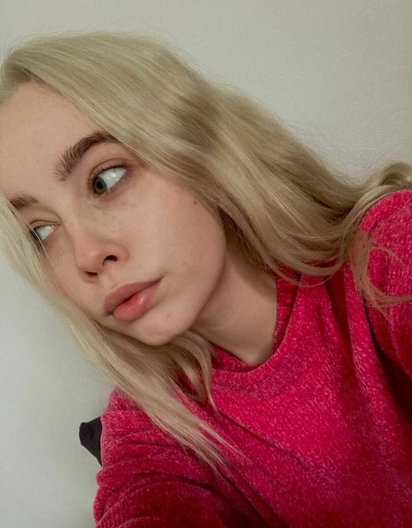 deni__dragons__ xxx model pics