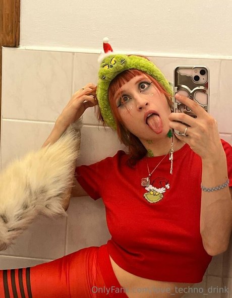 sco000oby girl art model pic