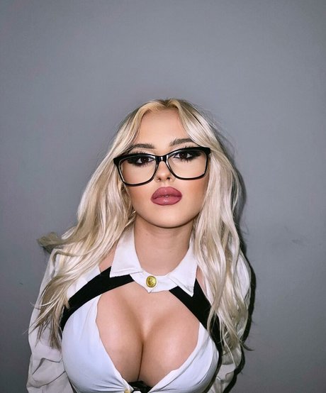 itsmoxieee pornstar nudes image