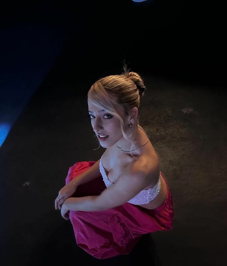 Ariannmusic model erotic gallery