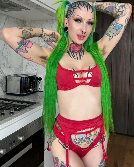 Frankie Phantom sexy actress pic