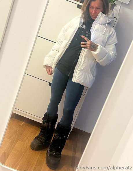 alpheratz model pornographic photos