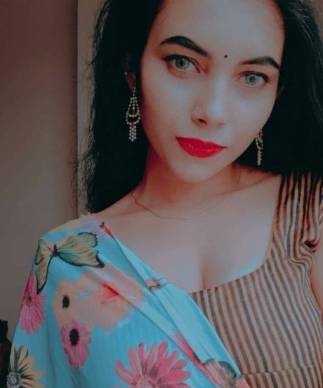 Aarohi Verma model nice image