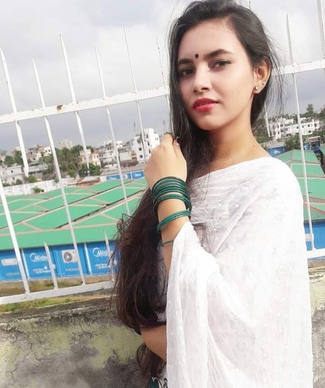 Aarohi Verma hot model pic