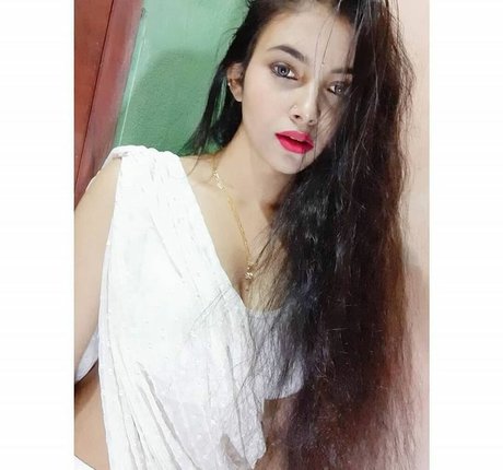 Aarohi Verma art model gallery