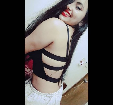 Aarohi Verma model top image