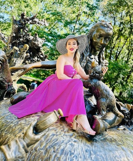 Robyn Adele Anderson star top pic