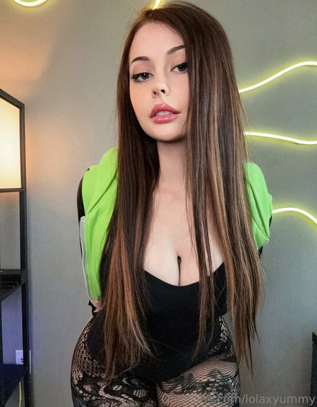 Lolaknivesxz nice actress pic