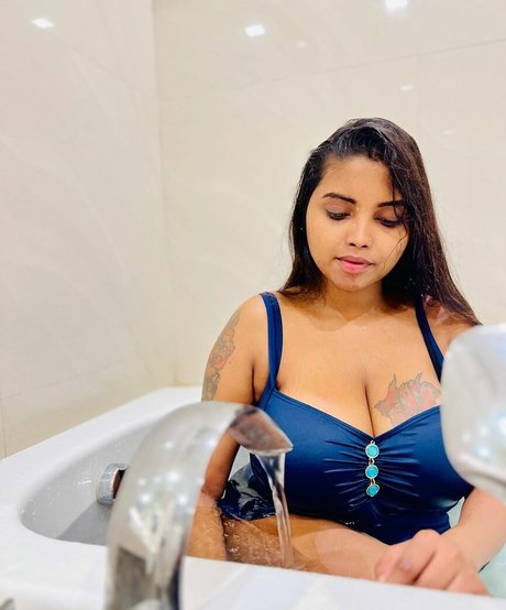 Elakkiya Rajendran star naked picture