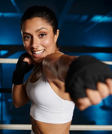 Michelle Khare nice actress pics