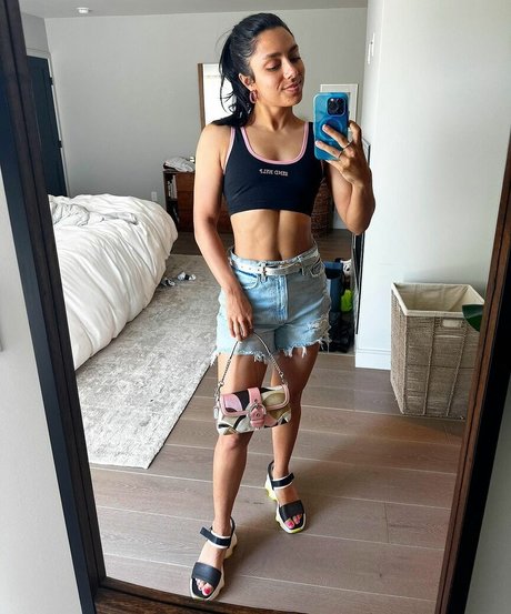 Michelle Khare hd model image