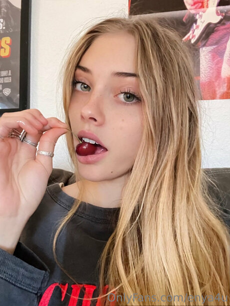 enya4u adult star pics