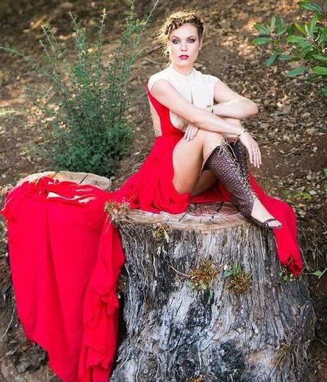 Agnes Bruckner star top archive