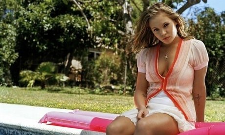 Agnes Bruckner star pornographic pictures