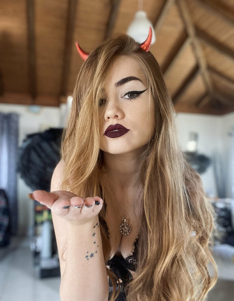 findomroxy1 star naked pictures