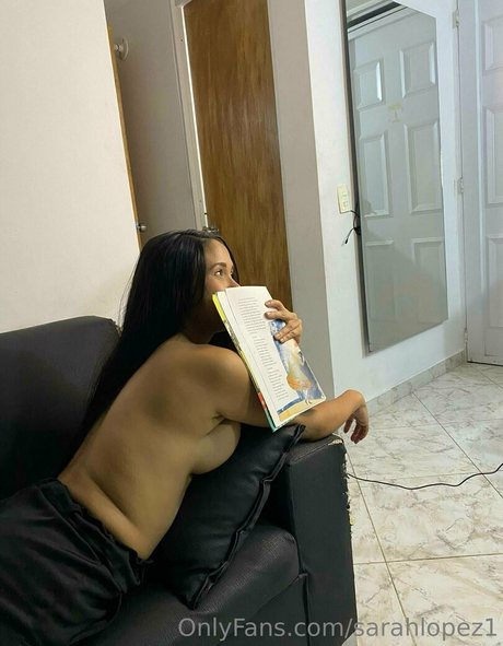 sarahlopez1 naked star img