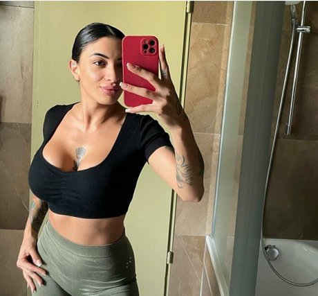 neliagold model top picture