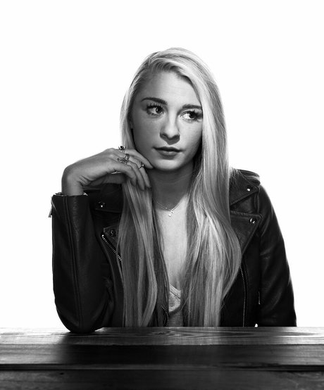 Julia Cole model nude photos