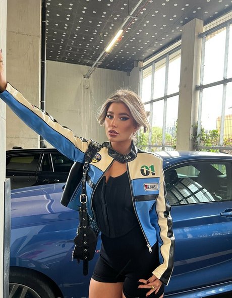 jessicarabbitrose model best img