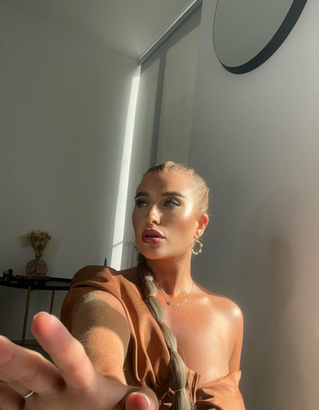 jessicarabbitrose beautiful model picture