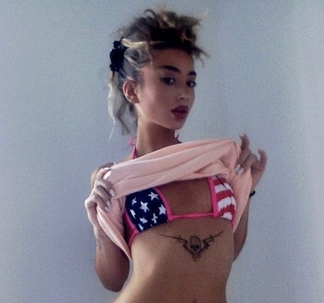 Ayla D lyla art star photo