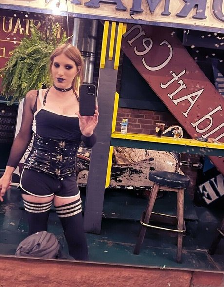 noctiflora hot model photo