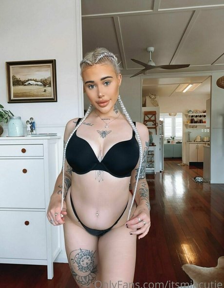 itsmiacutie high quality pornstar image