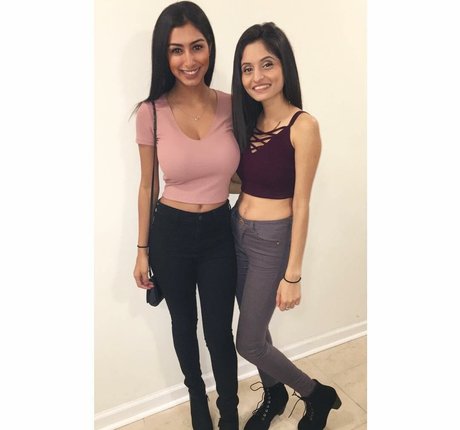 Sasha Kalra star free pictures