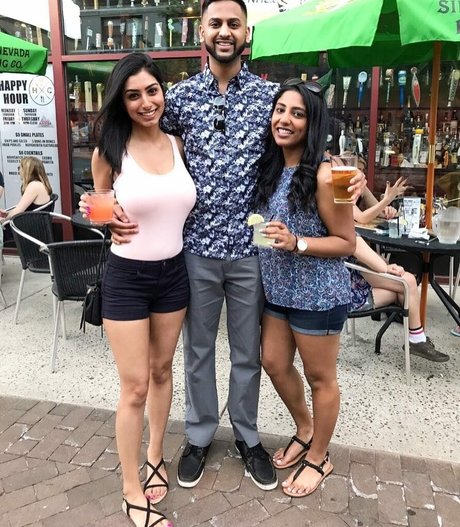 Sasha Kalra hot star gallery