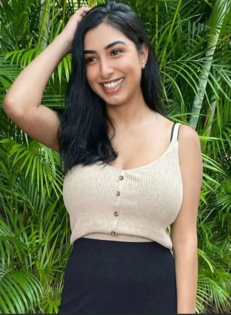 Sasha Kalra hot model pics