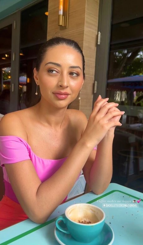 Serena Milan model beautiful photos