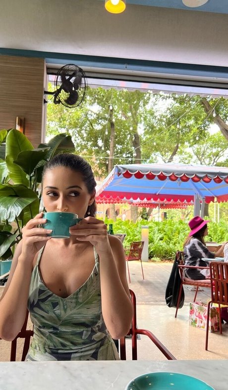 Serena Milan hot actress images