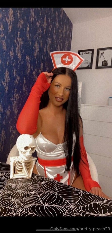 pretty peach29 naked actress photo