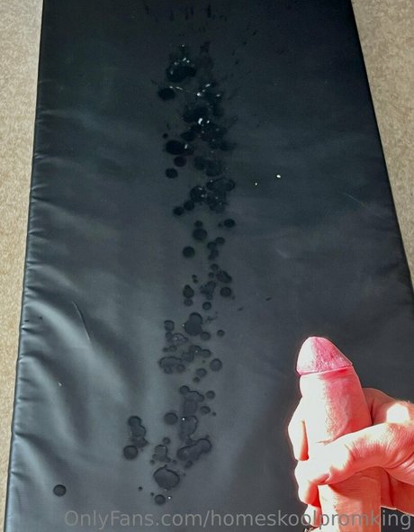 homeskoolpromking exclusive model picture