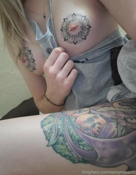 sassynopants star nude pics