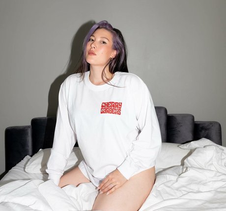 Maxine Lucille hd model photo