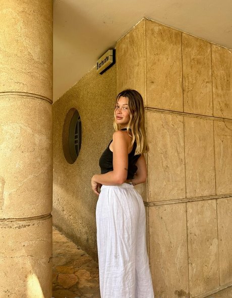 theotherideaofher model naked photo