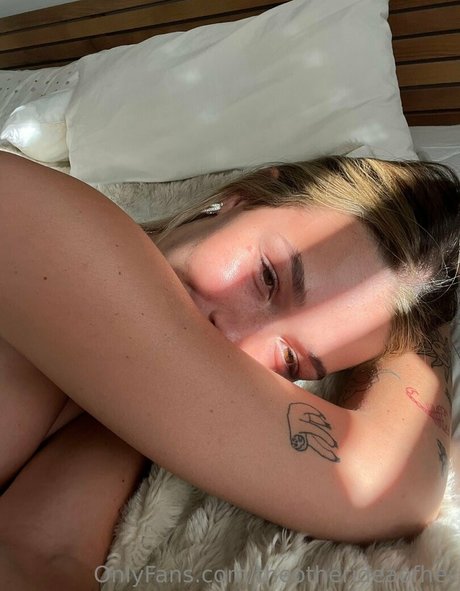 theotherideaofher model pretty gallery