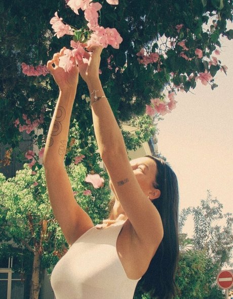 theotherideaofher model adult img