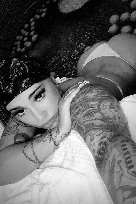 therealroyalskye pretty model img