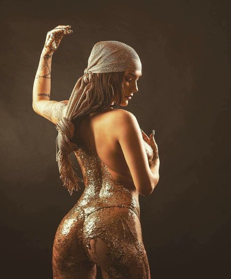 therealroyalskye erotic model archive