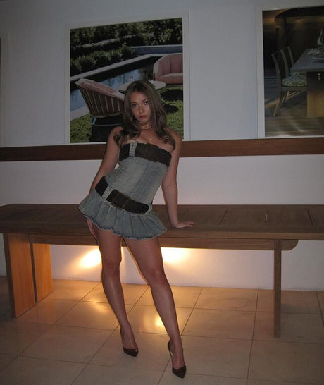 Emilia McCarthy nudes actress pictures