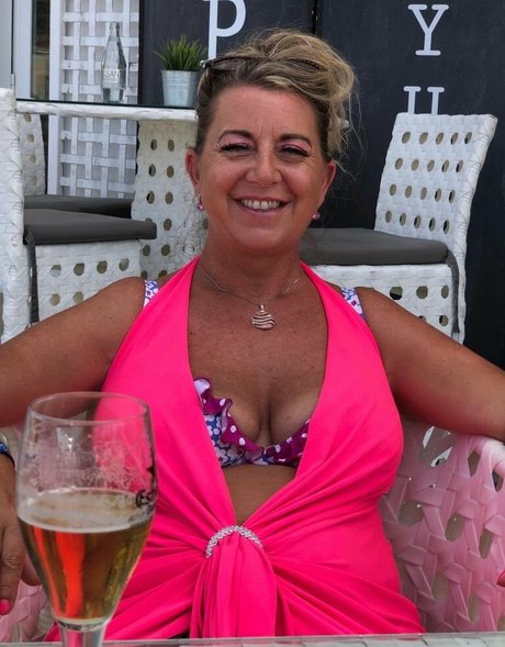 Queenmilfy model hot image