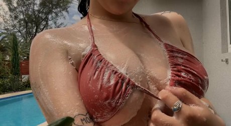 Nikki Natural nudes model photos